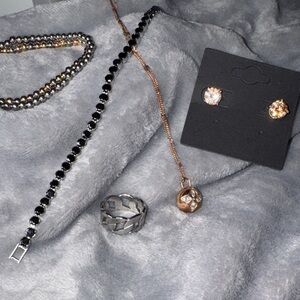 Elegant Black and Silver Jewelry Set for Ahava❤️